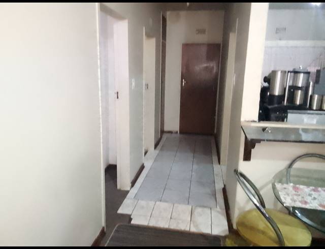 1 BEDROOM FLAT FOR SALE IN LUIPAARDSVLEI